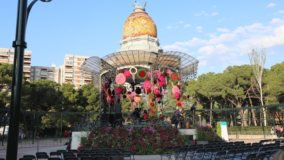 El año pasado el quiosco de la música del Parque Grande se vistió para la ocasión y acogió gran parte de las actuaciones musicales.