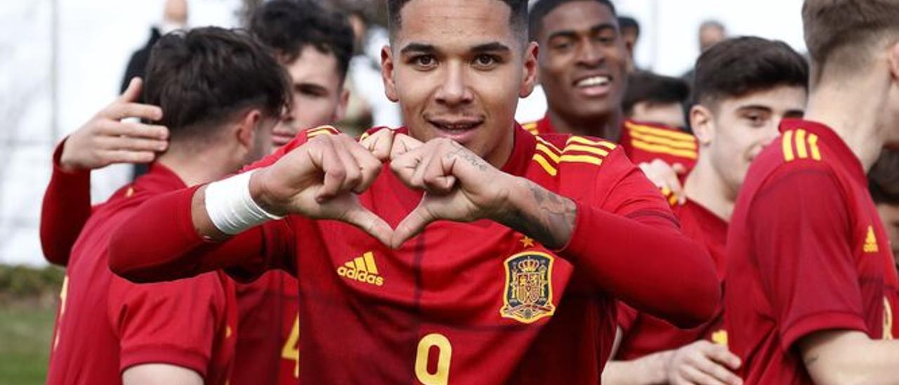 Loren celebra un gol durante otro partido con la selección