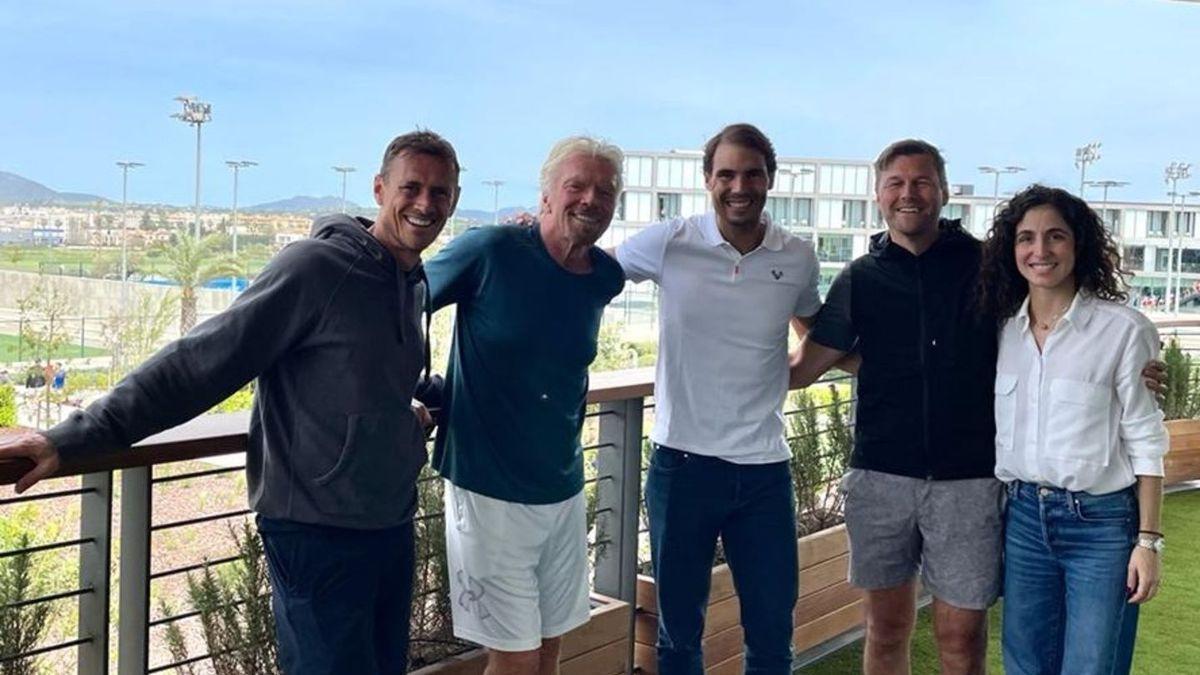 Multimillionär Richard Branson besucht Rafael Nadal in seiner Tennis-Akademie in Manacor.