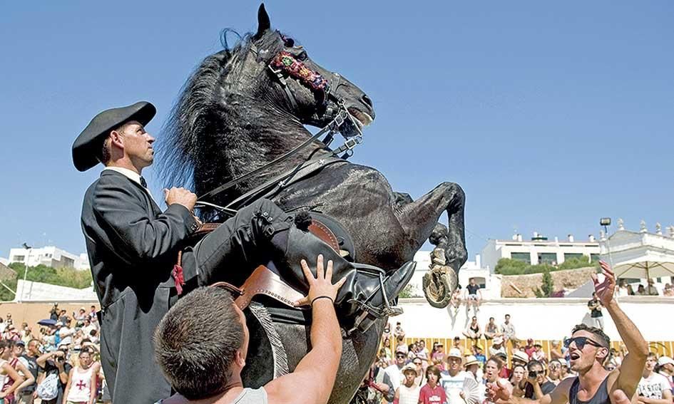 Los mallorquines toman Ciutadella