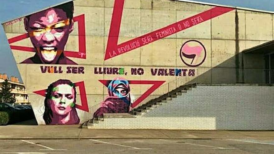 Mural gegant pel Dia de la Dona a Bàscara