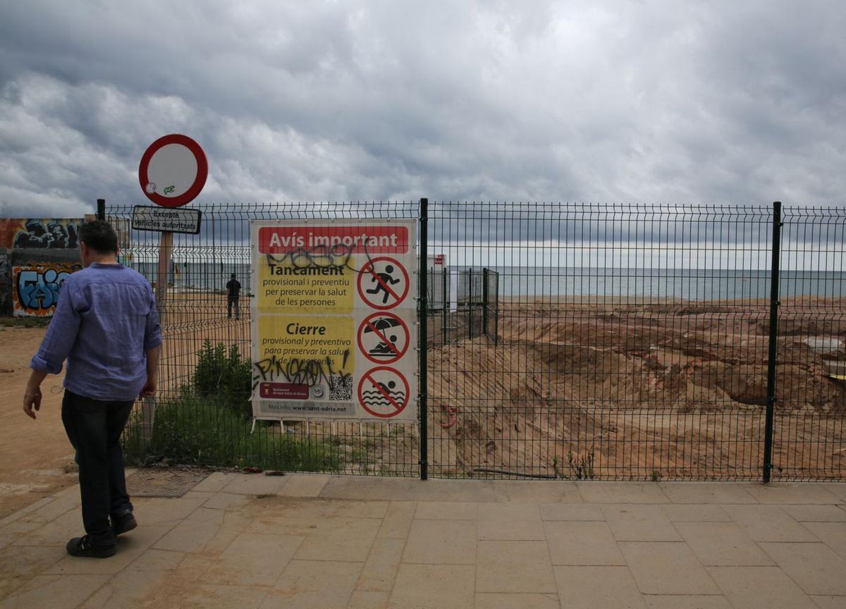 La reobertura de la platja tòxica de Sant Adrià es retarda fins a l’hivern La reobertura de la platja tòxica de Sant Adrià es retarda fins a l’hivern
