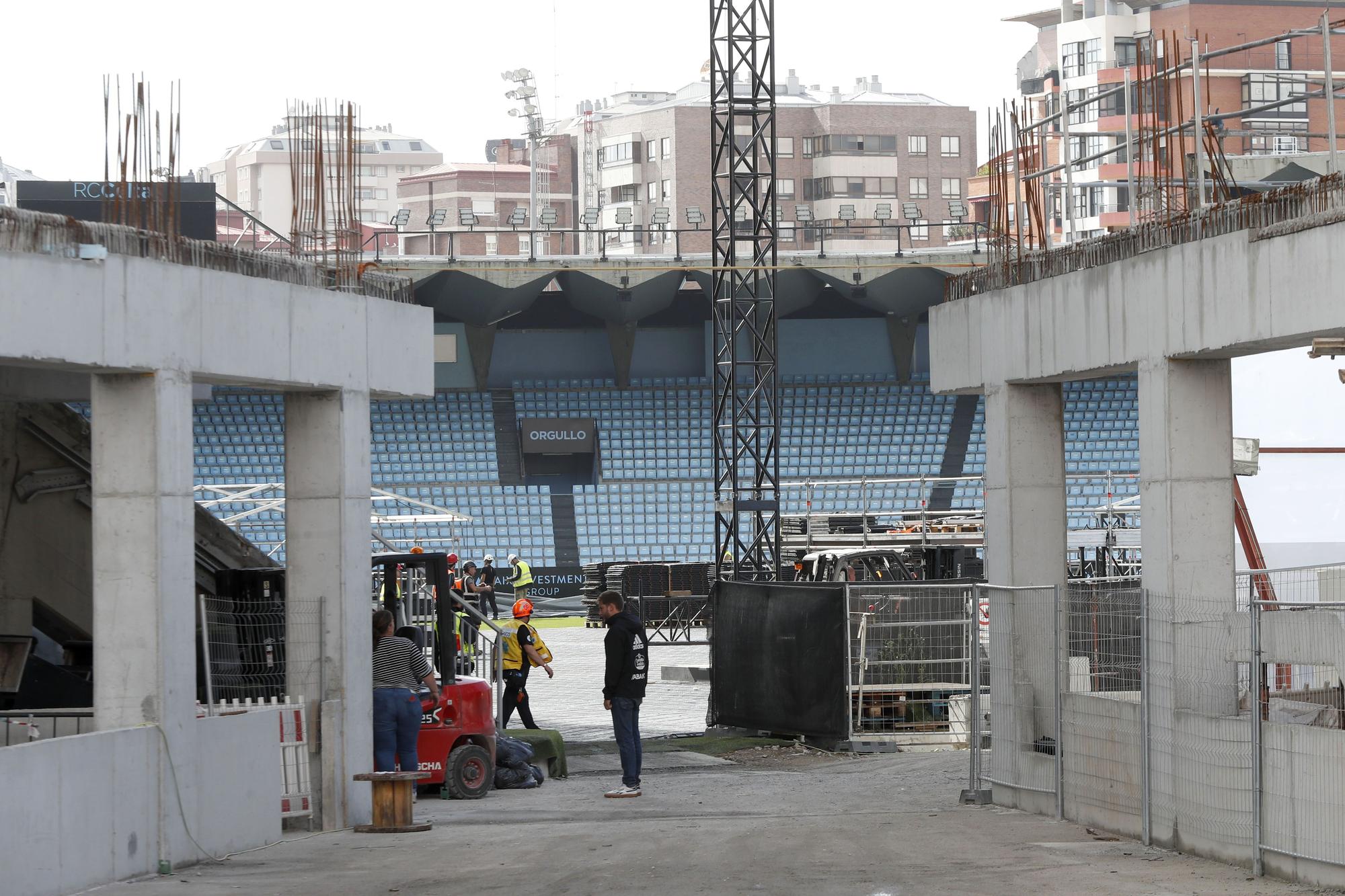 El escenario de Muse ya se monta en Balaídos