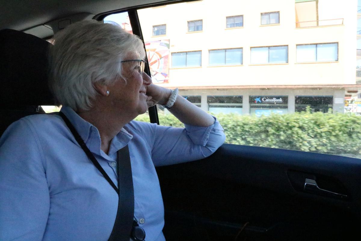 Clara Ponsati entra a Catalunya por la frontera.