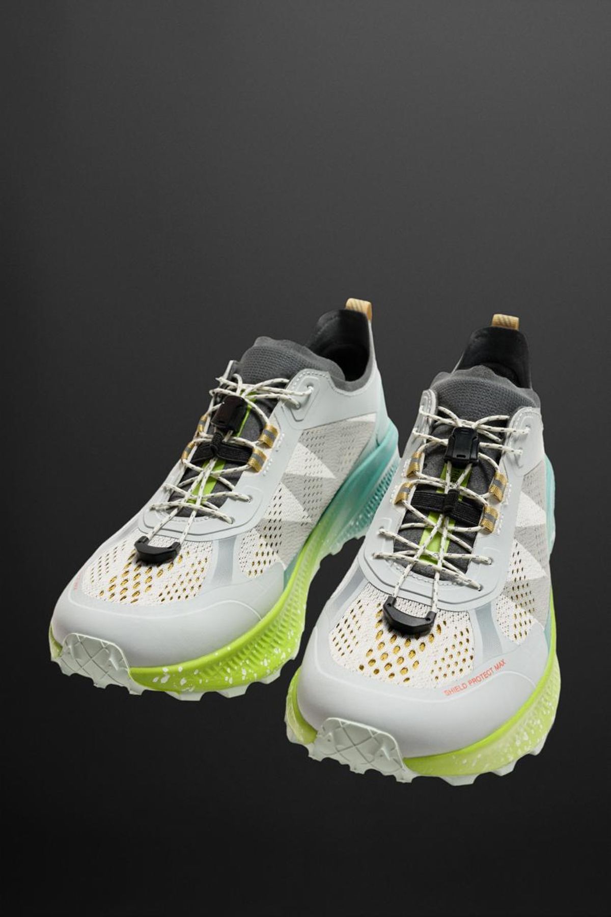 La nueva apuesta de la compañía, las zapatillas deportivas.