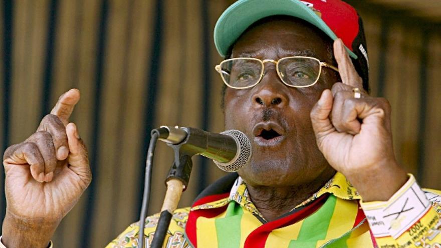 Foto del 05 de marzo de 2008 que muestra al presidente de Zimbabue, Robert Mugabe,