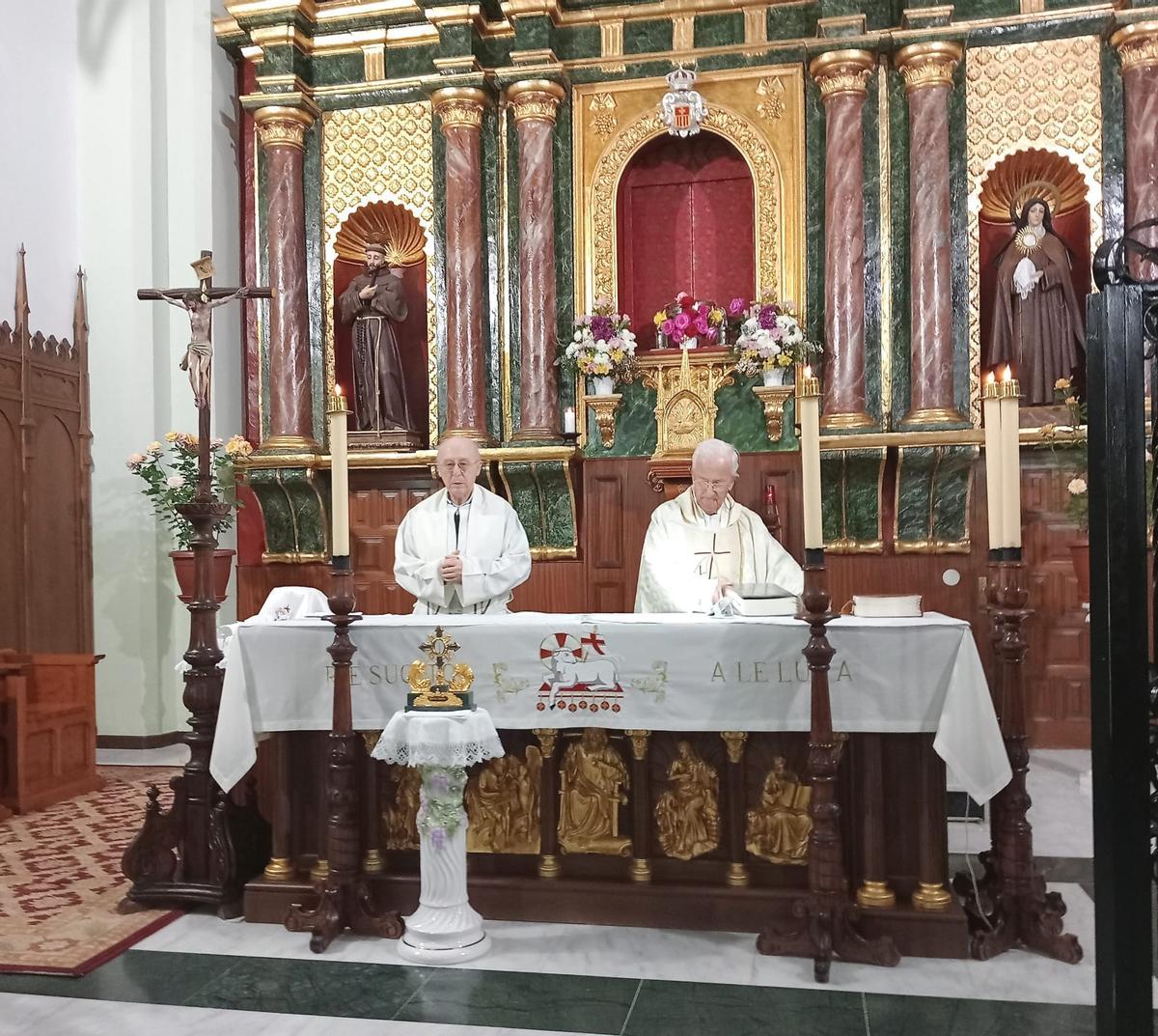 Eucaristía para conmemorar la festividad de Nuestro Padre Jesús de la Espina en la mañana de este lunes en el convento de las Descalzas de Badajoz.