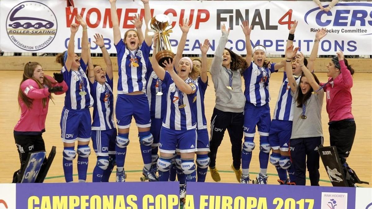 Las jugadoras del Voltregà celebran su victoria en la final de la Copa de Europa contra el Gijón.