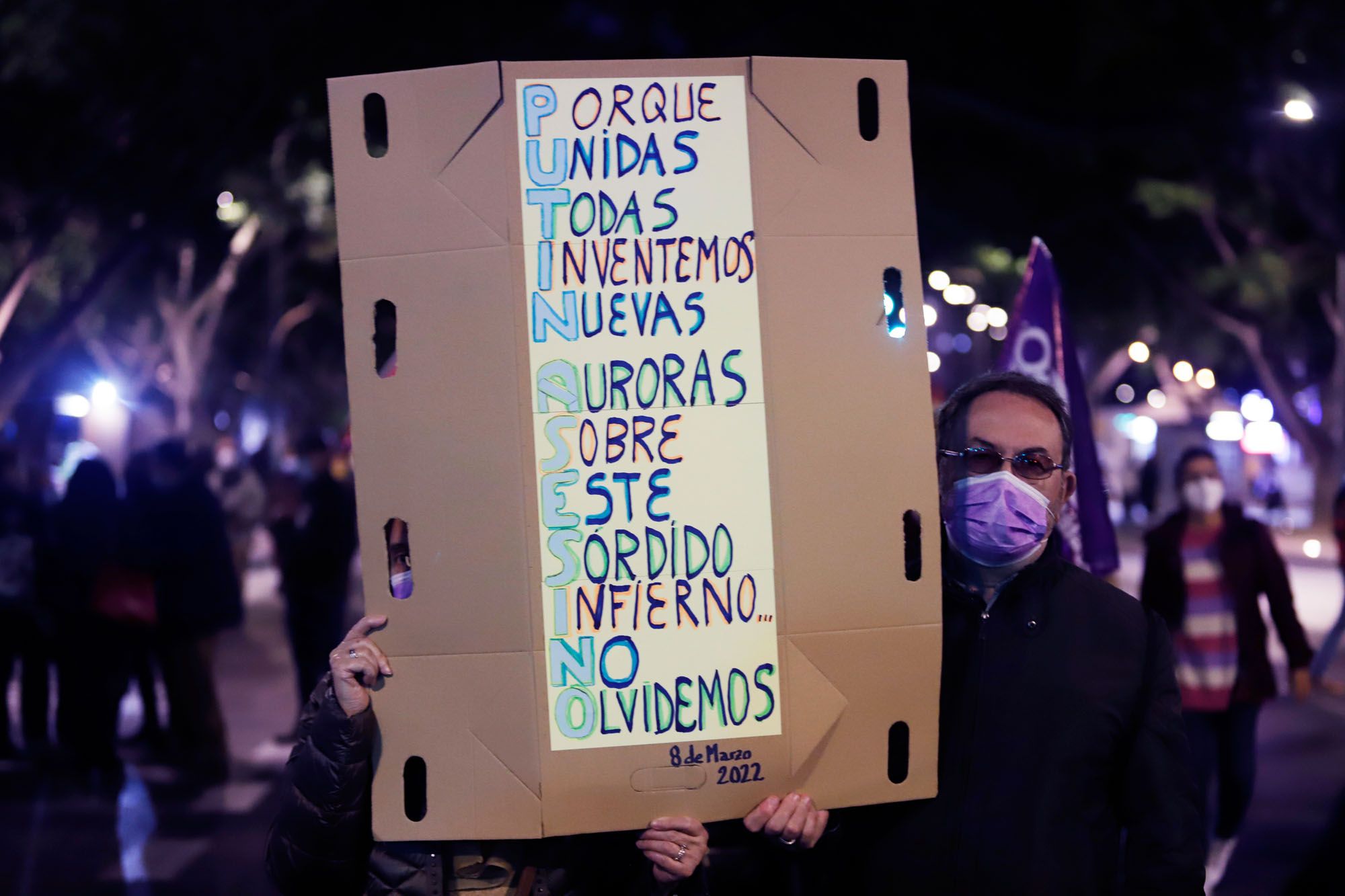 Las imágenes de la marcha multitudinaria por el Día Internacional de la Mujer en Málaga.