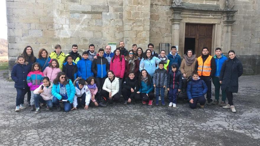 Niños del campamento &quot;Como enanos&quot; en San Martín de Castañeda