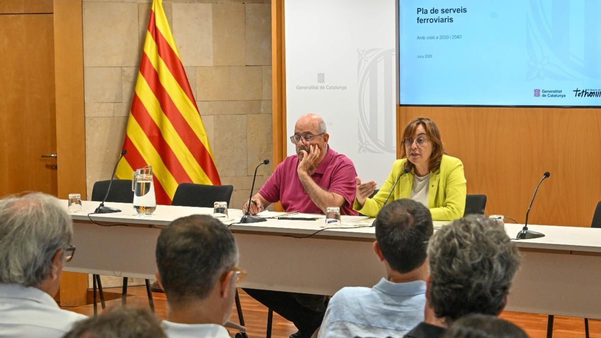 Manel Nadal i Sílvia Paneque, dimarts, en la presentació del Pla de Serveis Ferroviaris