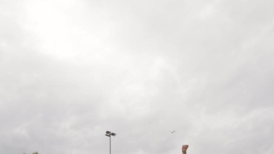 Un rider fent una acrobàcia a l&#039;skate parc de Figueres.