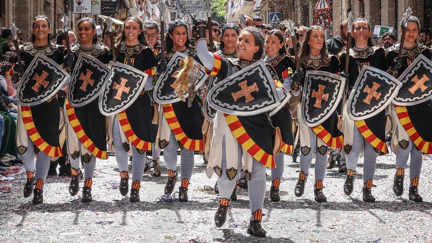 À Punt ofrecerá en directo las entradas de Moros y Cristianos de Alcoy