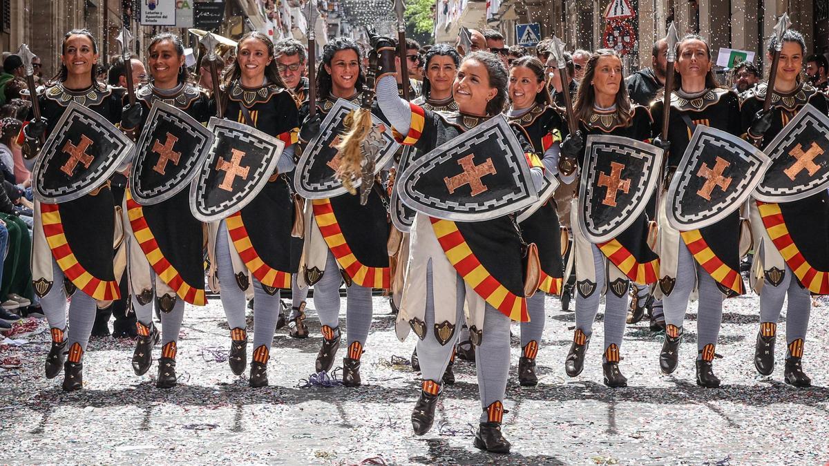 À Punt retransmitirá en director las entradas de los Moros y Cristianos de Alcoy