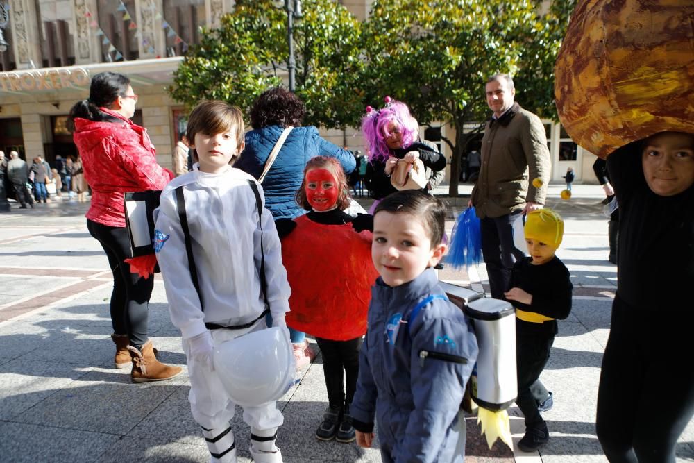 Desfile infantil de disfraces en el Jovellanos