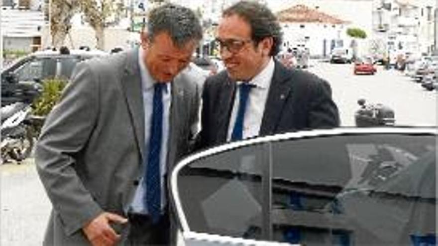 El conseller Rull (dreta) amb el president de la Diputació, Pere Vila.