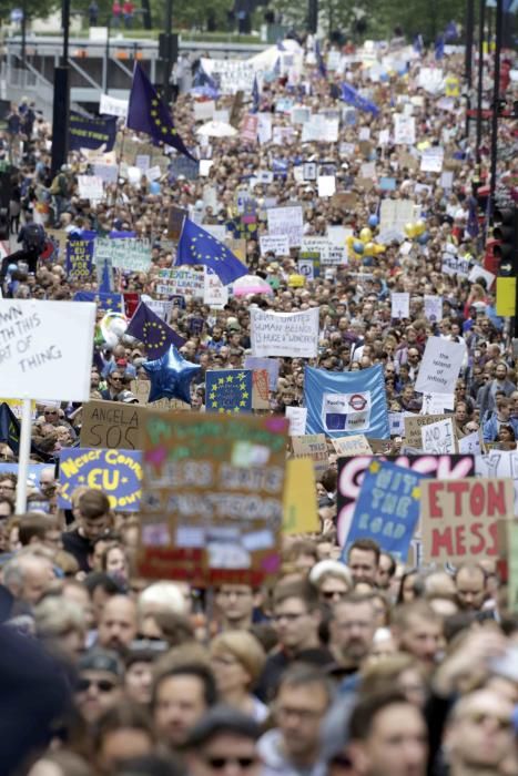 Miles de personas protestan en Londres contra el 'Brexit'