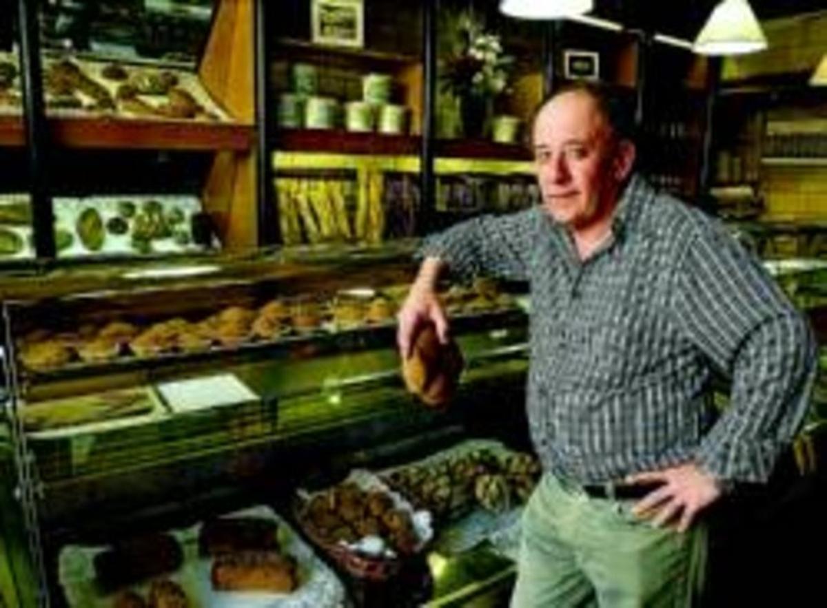 Francesc Cervós, gerent del primer forn ecològic de Tarragona. Francesc Cervós, gerent del primer forn ecològic de Tarragona.