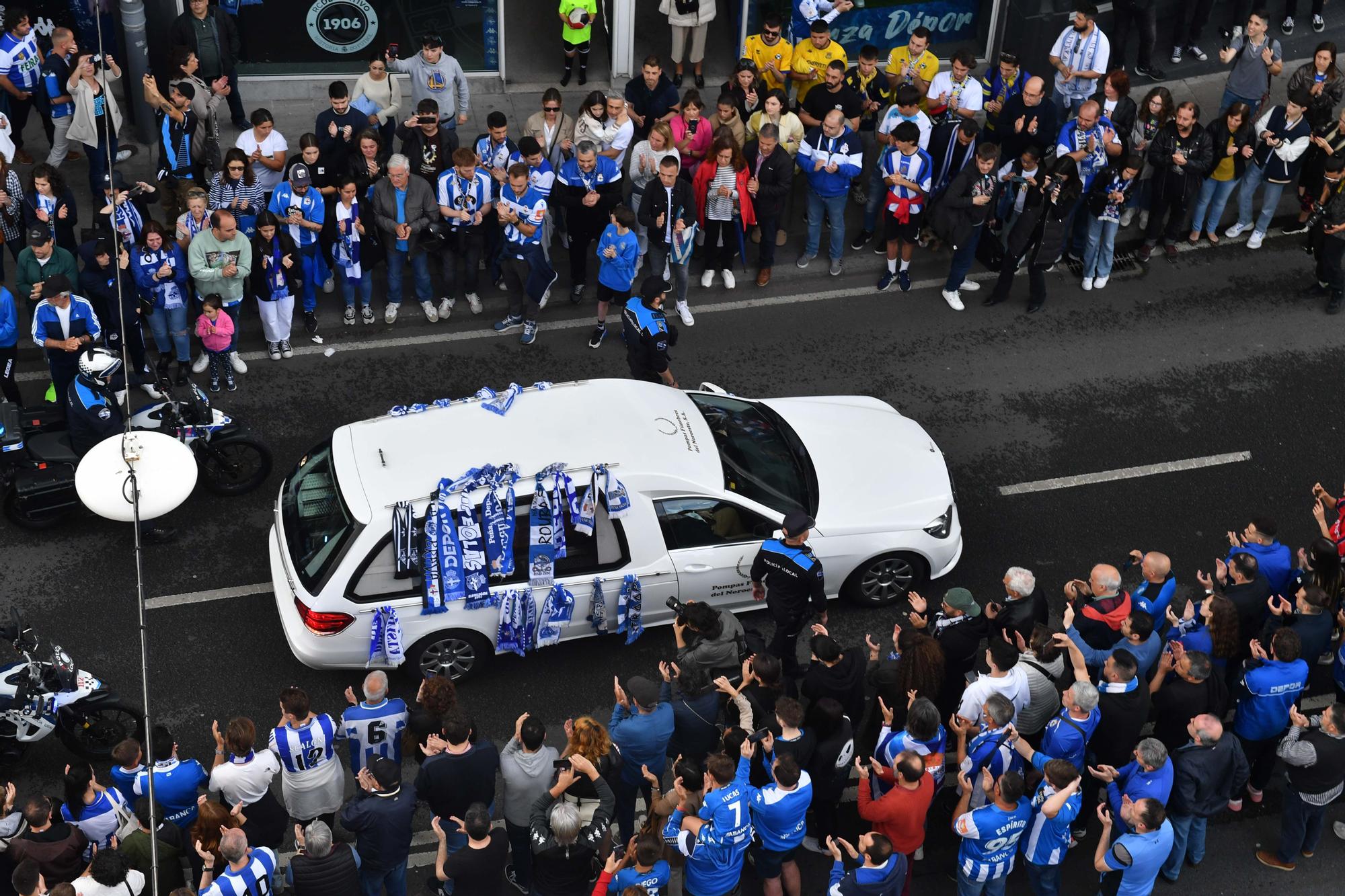 El deportivismo en masa da su último adiós a Arsenio Iglesias en Riazor