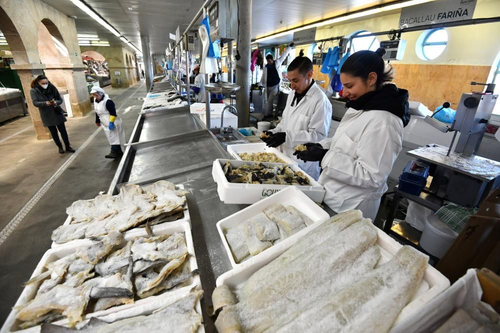 Coronavirus en Pontevedra: las colas en los supermercados vacían la plaza de abastos