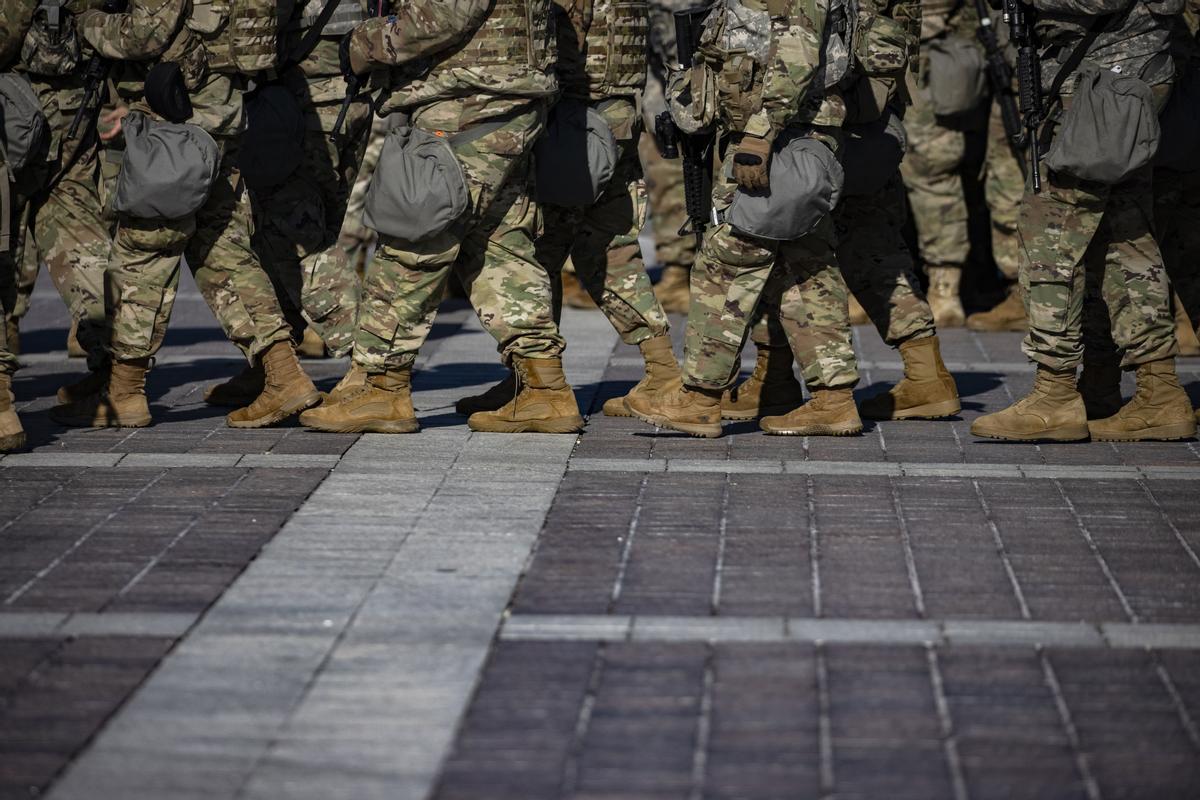 Despliegue de soldados de la Guardia Nacional en los alrededores del Capitolio