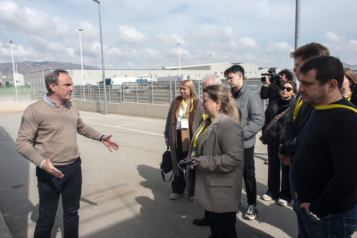 Una treintena de alcaldes de Ucrania buscan en la Región empresas para su reconstrucción.