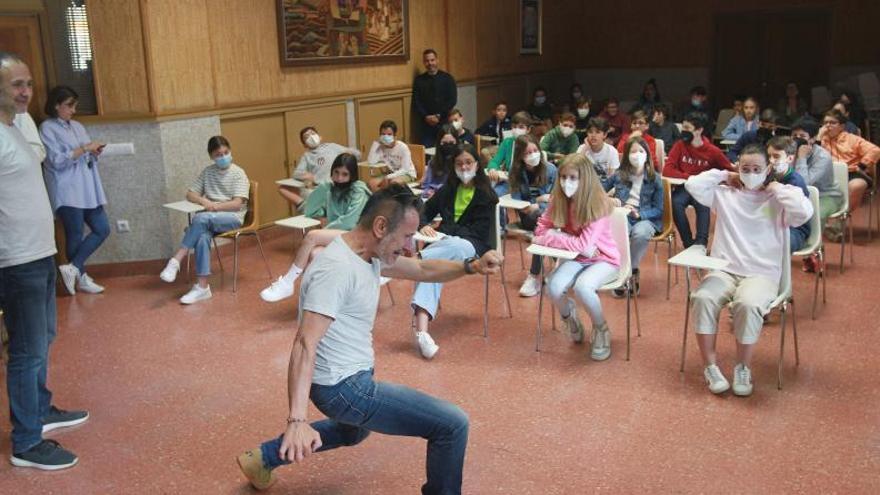 Actividad de doblaje en el Colexio Maristas.