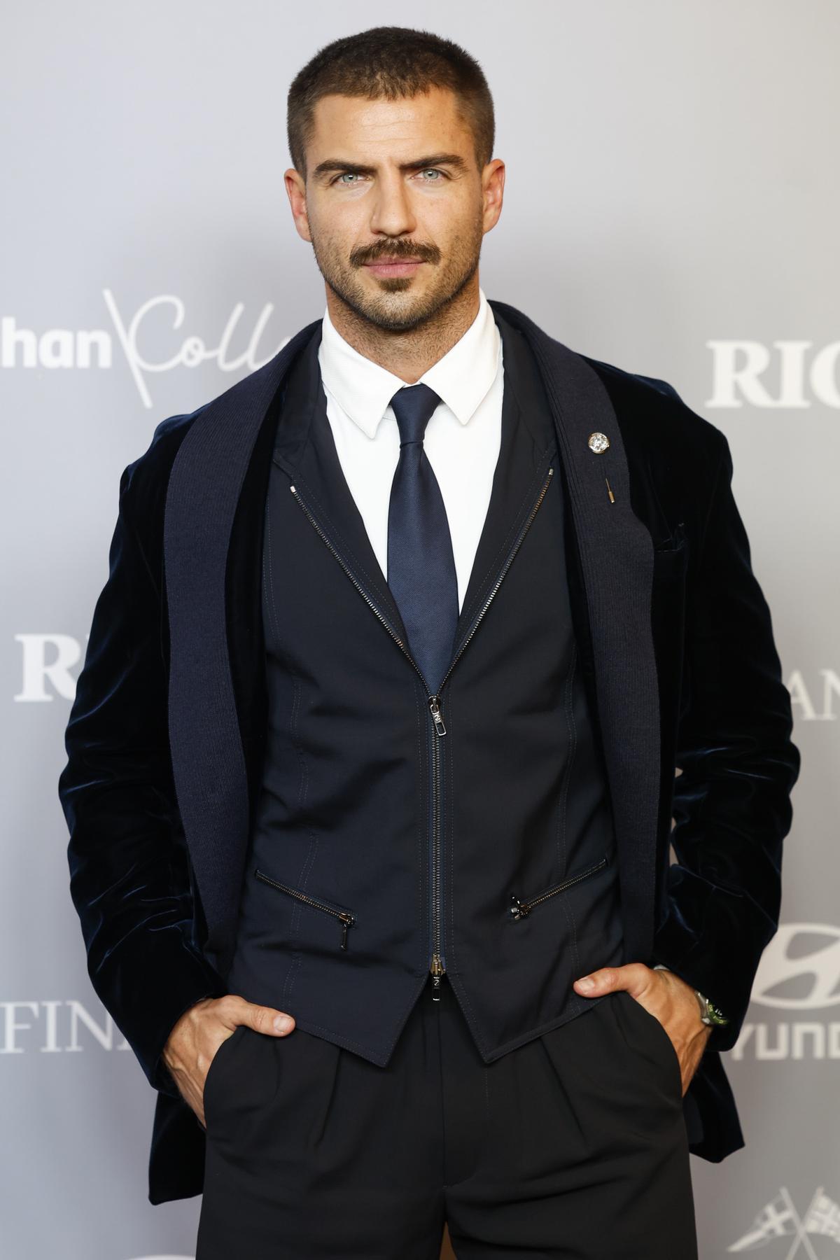 Maxi Iglesias recuerda el viaje que hizo después de la muerte de su padre