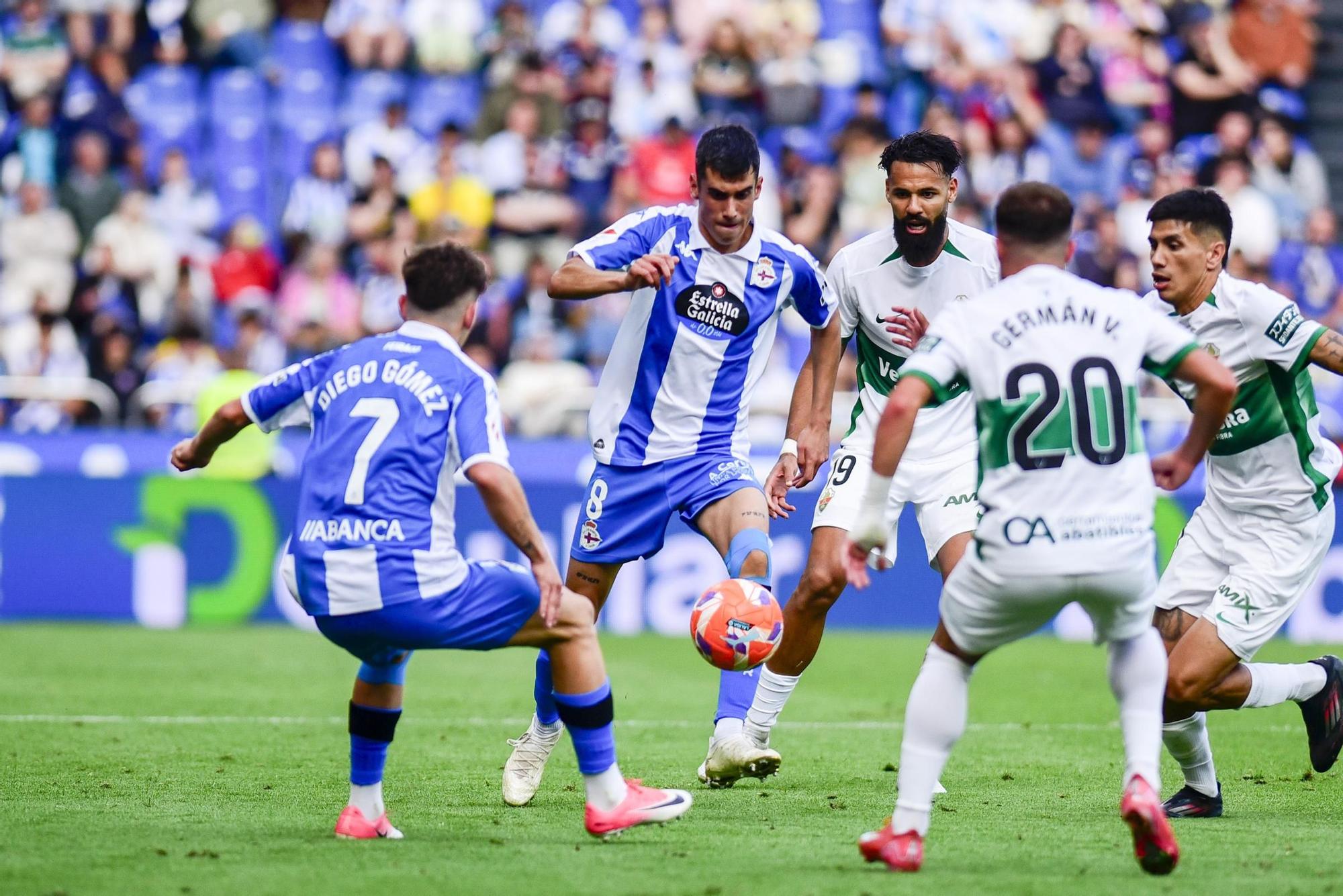El Dépor cae goleado (0-4) por el Elche para cerrar la temporada 2025-25 en Riazor