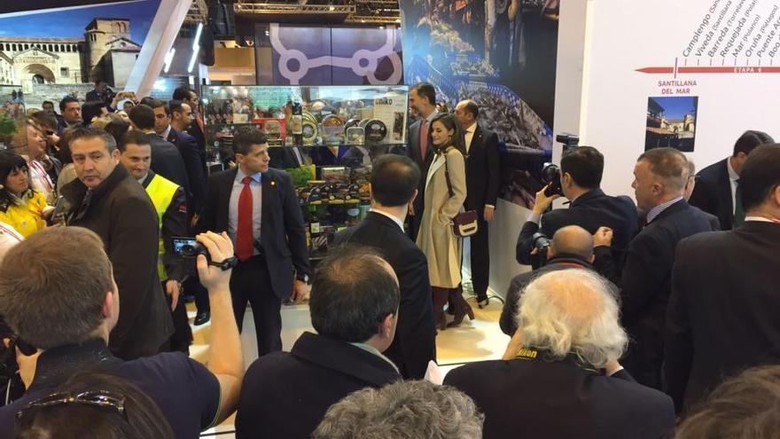 Los reyes, en el stand de Extremadura en Fitur