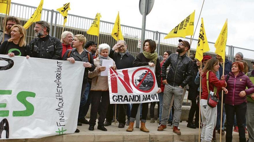 Imagen de la protesta del domingo contra la llegada del crucero más grande del mundo a Palma.