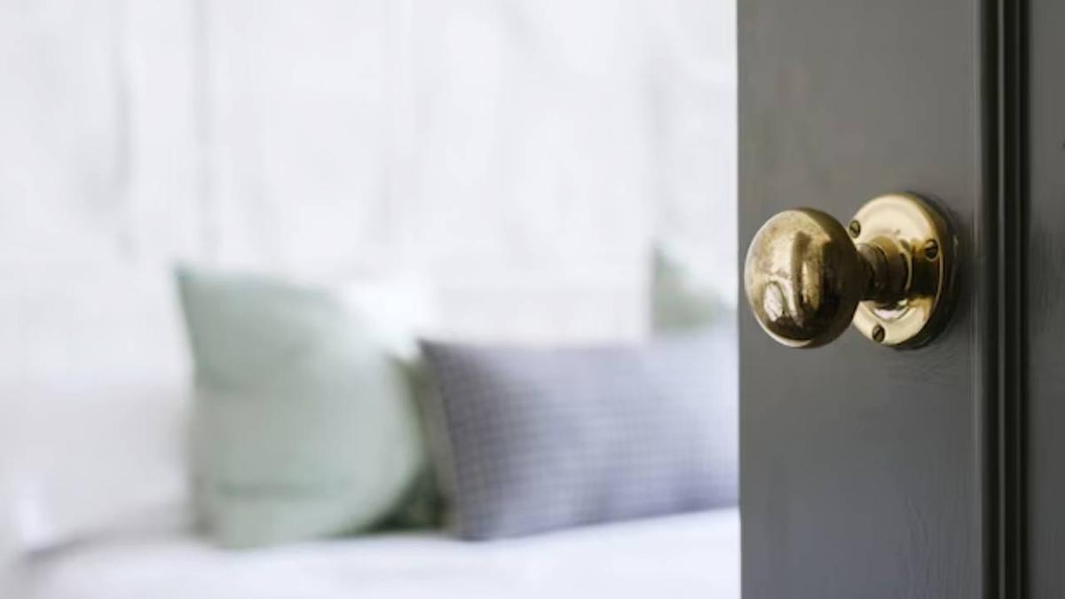 Truco para eliminar el óxido y la suciedad de los pomos de las puertas