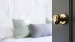 Truco para eliminar el óxido y la suciedad de los pomos de las puertas