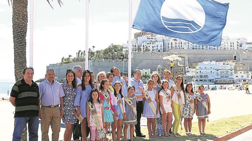 Peñíscola luce banderas azules en sus dos playas