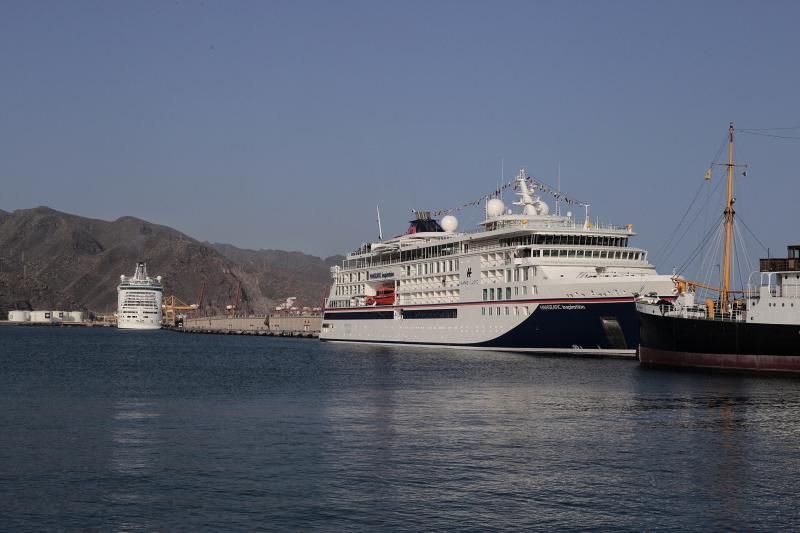 Cruceros en el puerto de la capital tinerfeña