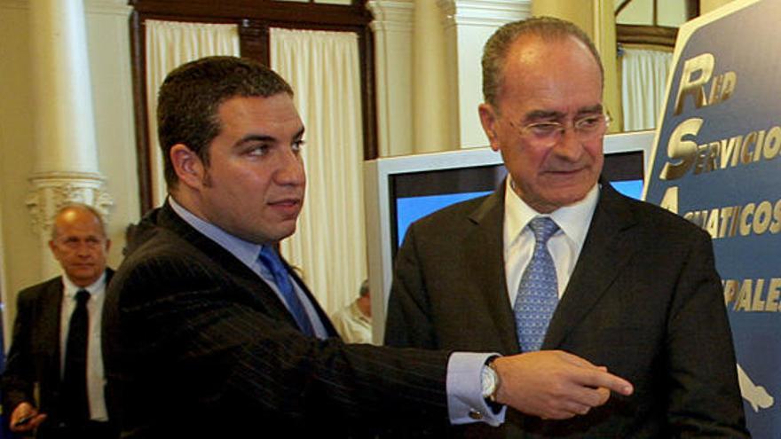 De la Torre junto al líder del PP de Málaga.