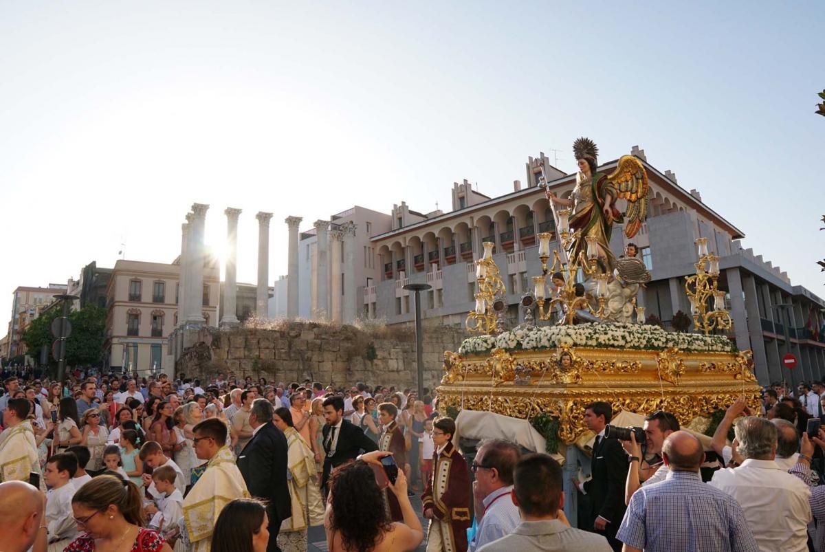 Una procesión con tres pasos para el aniversario del Sagrado Corazón