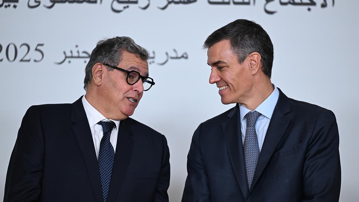 El presidente del Gobierno, Pedro Sánchez, preside con el primer ministro de Marruecos, Aziz Akhannouch, la firma de acuerdos de la XIII Reunión de Alto Nivel España-Marruecos