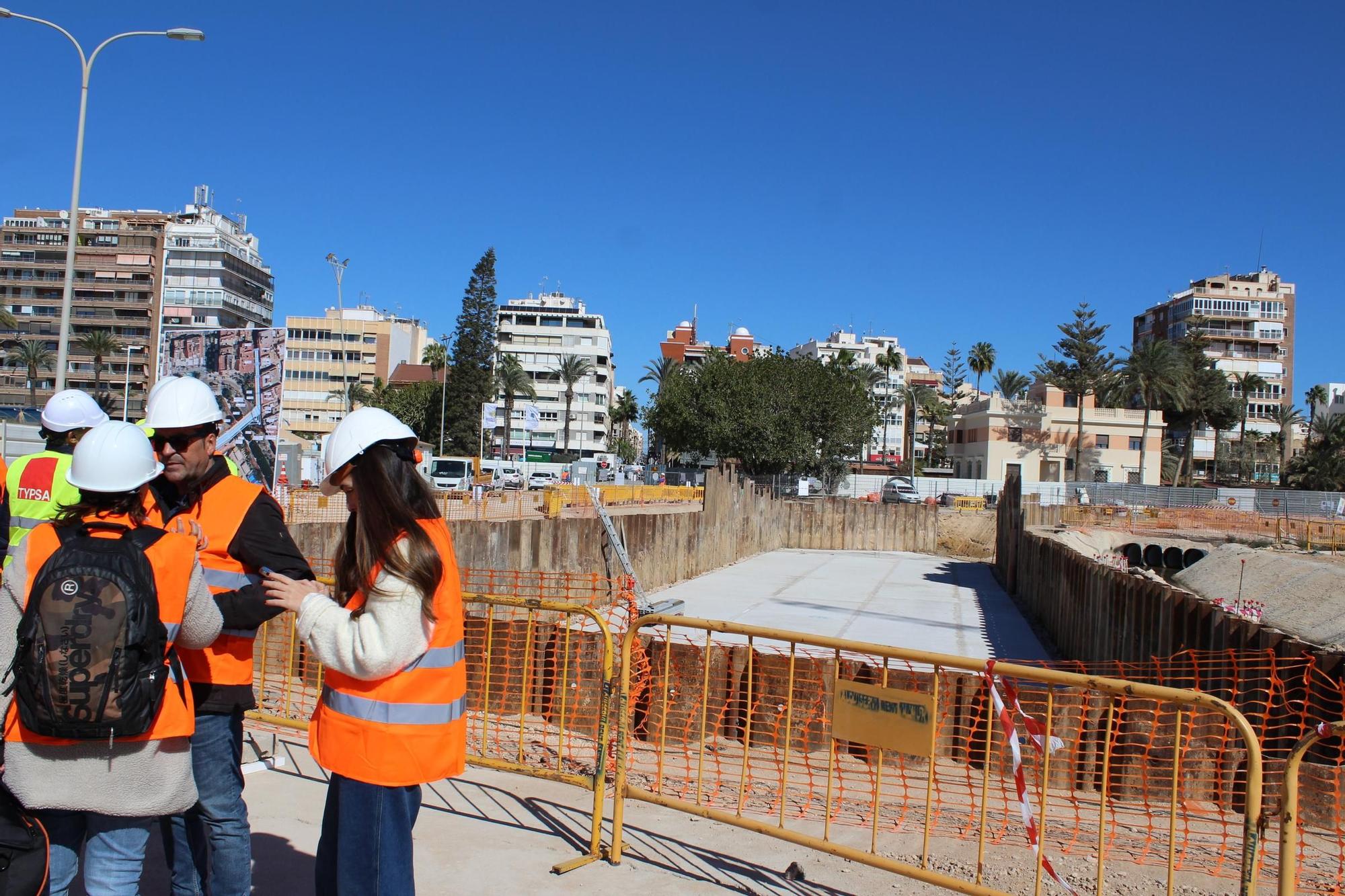 Obras del colector de pluviales de la rambla Juan Mateo y la nueva zona de ocio de Torrevieja en el puerto