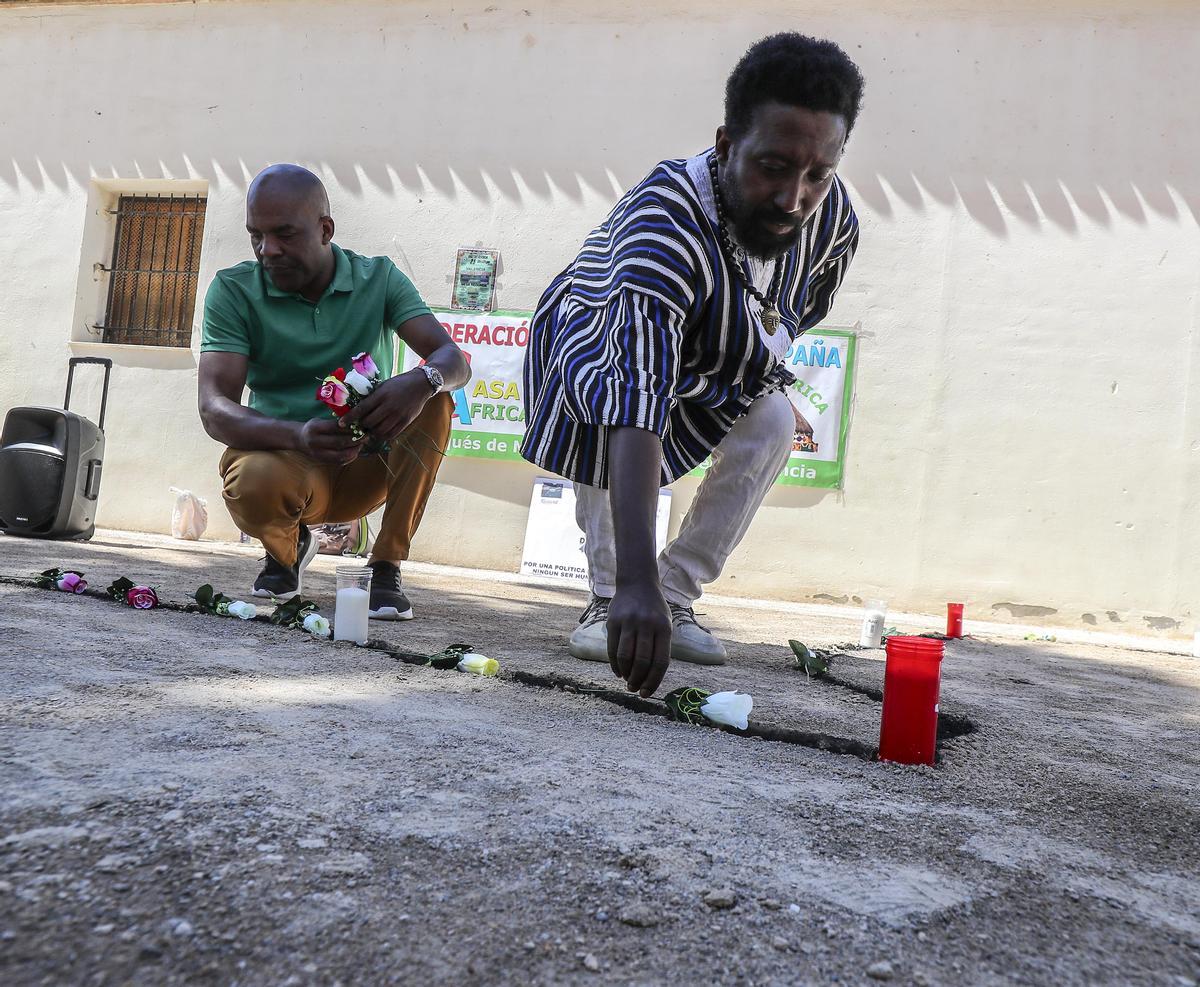 Mohamed Mboirick, portavoz de la Federación Unión Africana y Richard Kobena, músico ghanés.