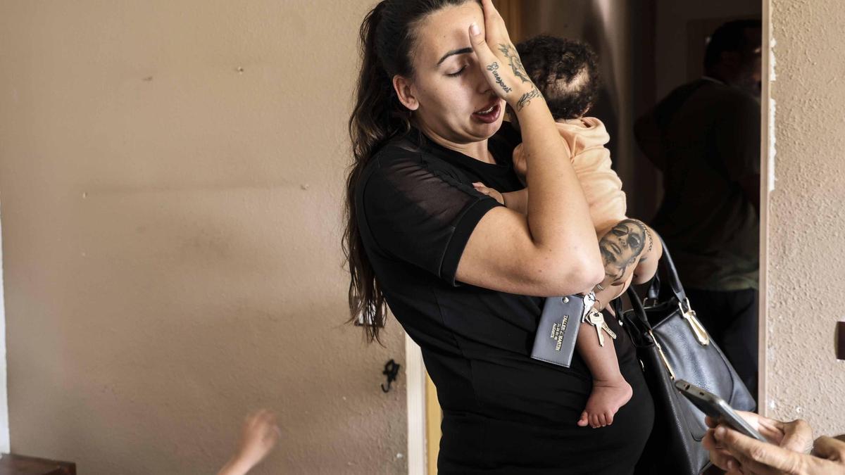 Una familia con dos niños se queda en la calle en Alicante