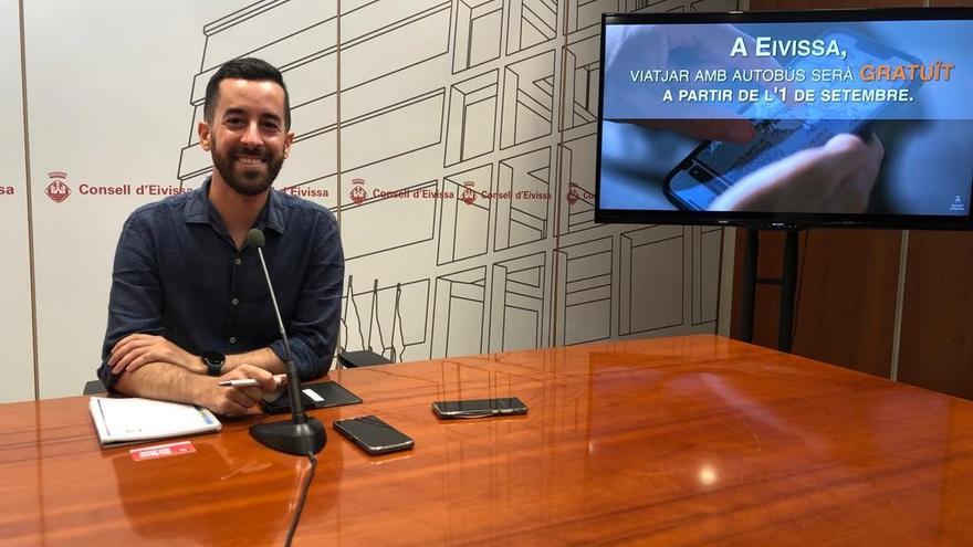 El conseller de Transportes, Javi Torres, en la rueda de prensa de esta mañana