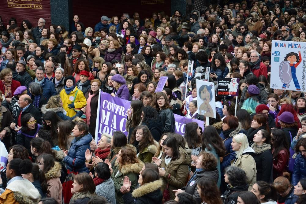 Multitudinaria protesta del 8-M en Pontevedra