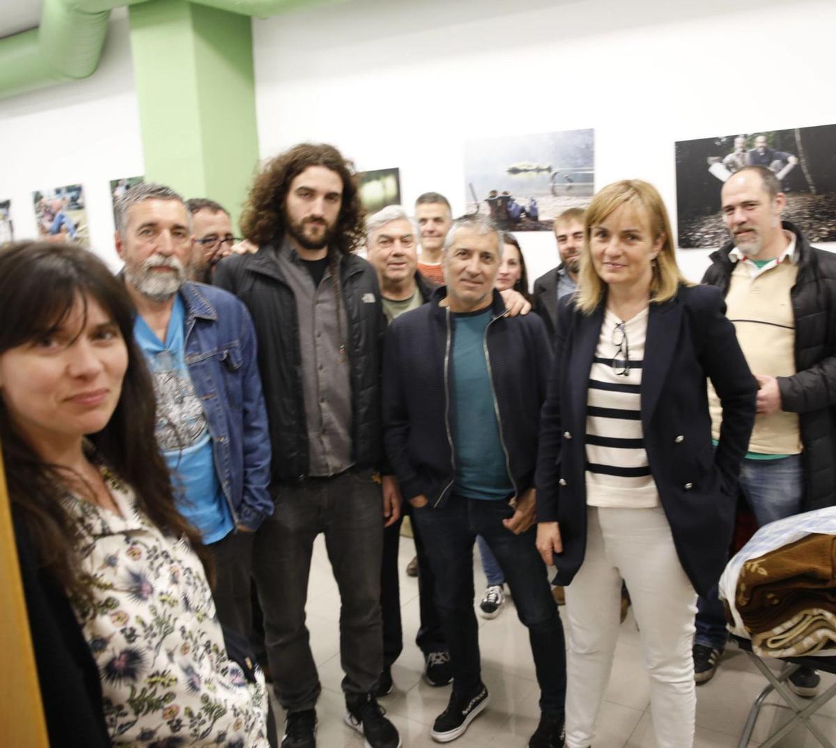 Tomé, segunda por la derecha, con Ripa detrás. A la izquierda de Tomé, Elipe y Jorge Fernández y a su derecha Guillermo Balet. En primer plano, a la izquierda, Laura Tuero. | Ángel González