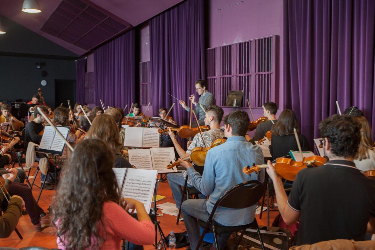 Año 2016. Fotografía de uno de los ensayos de la Orquesta Joven de Extremadura (Ojex).