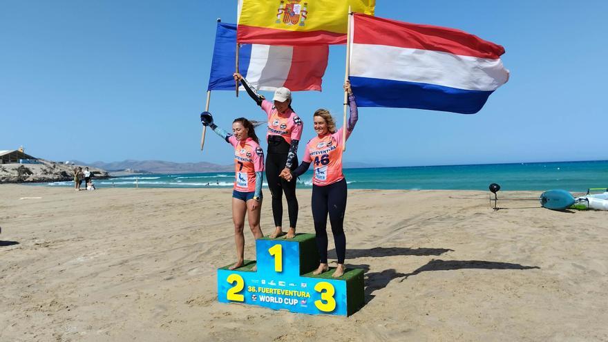 Suardiaz y Capuzzo, campeones del mundo de Wingfoil Freefly-Slalom en Fuerteventura