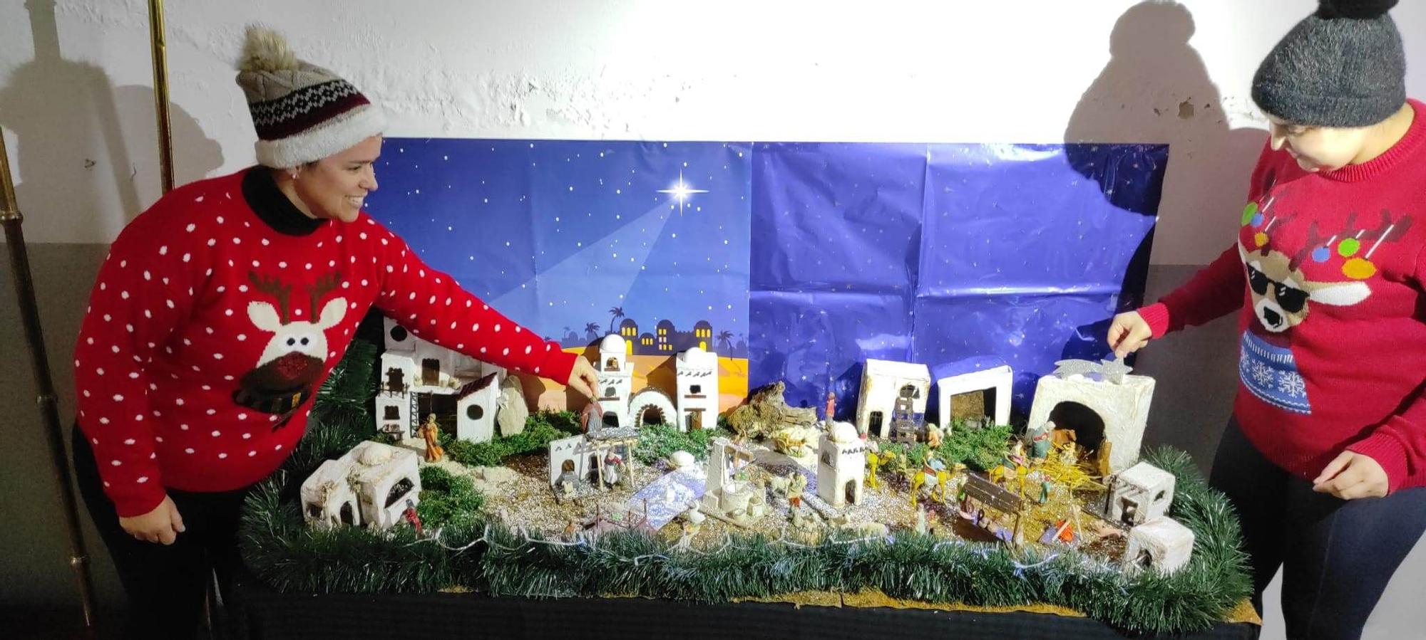 Un peculiar belén navideño en la capilla de Nieda la belleza de la