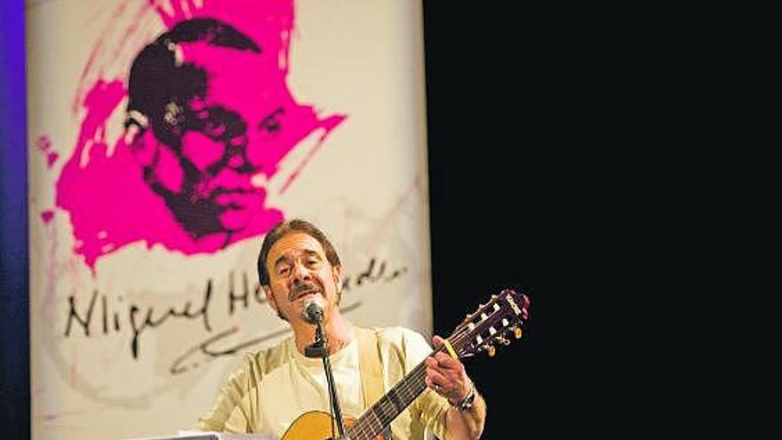 Rafa Lorenzo, durante su actuación de ayer por la mañana en el teatro Filarmónica.