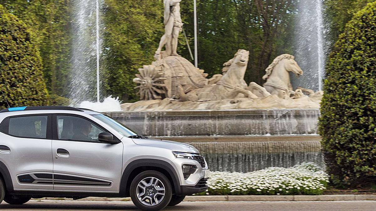 Sobre estas líneas, Nuevo Dacia Sandero Stepway. Arriba, Dacia Spring.