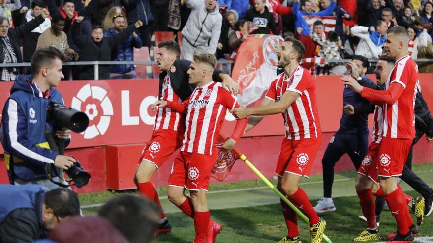 La celebració de l&#039;1-0 contra l&#039;Osca, amb gol de Samu Sáiz, amb l&#039;afició entregada a l&#039;estadi de Montilivi